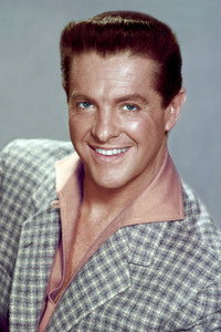 الممثل Robert Cummings