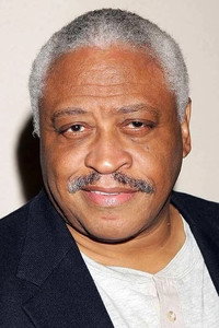 الممثل Ron Canada