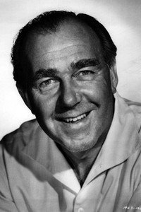 المخرج Ronald Neame