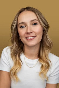الممثل Rose Ayling-Ellis