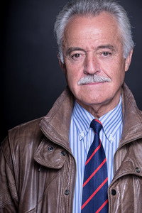 الممثل Russell Roberts