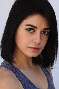 الممثل Sara Anne