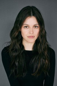 الممثل Sara Waisglass