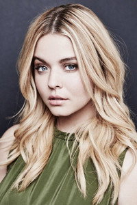 الممثل Sasha Pieterse