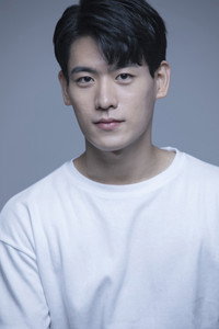 الممثل Seong-jin Kang