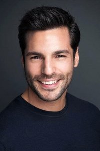 الممثل Serkan Çayoglu