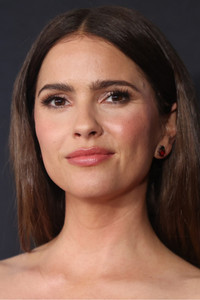 الممثل Shelley Hennig