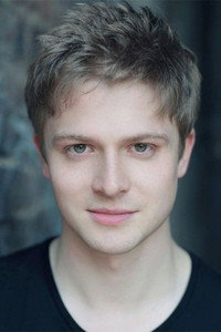 الممثل Simon Ginty