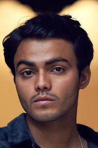 الممثل Sparsh Shrivastava