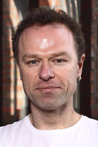 المخرج Stephen Elliott