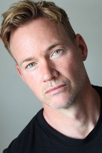 الممثل Steve Byers