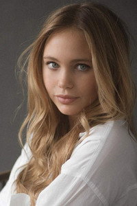 الممثل Tallulah Evans
