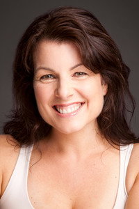 الممثل Tara Flynn
