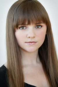 الممثل Tara Lynne Barr