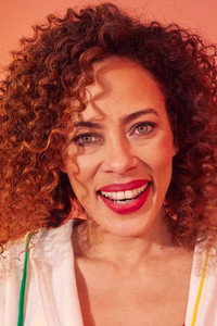 الممثل Tawny Cypress