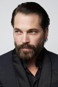 الممثل Tim Rozon