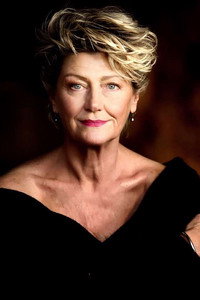 الممثل Tina Bursill