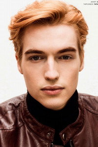 الممثل Trevor Stines