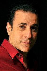 المخرج Vahik Pirhamzei