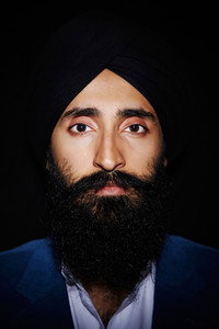 الممثل Waris Ahluwalia