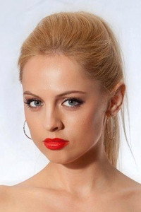 الممثل Yanina Studilina
