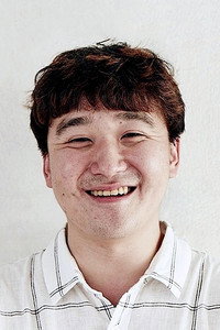 المخرج Yo-sup Lee