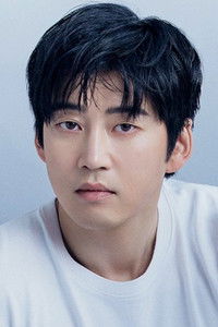 الممثل Yoon Kyesang